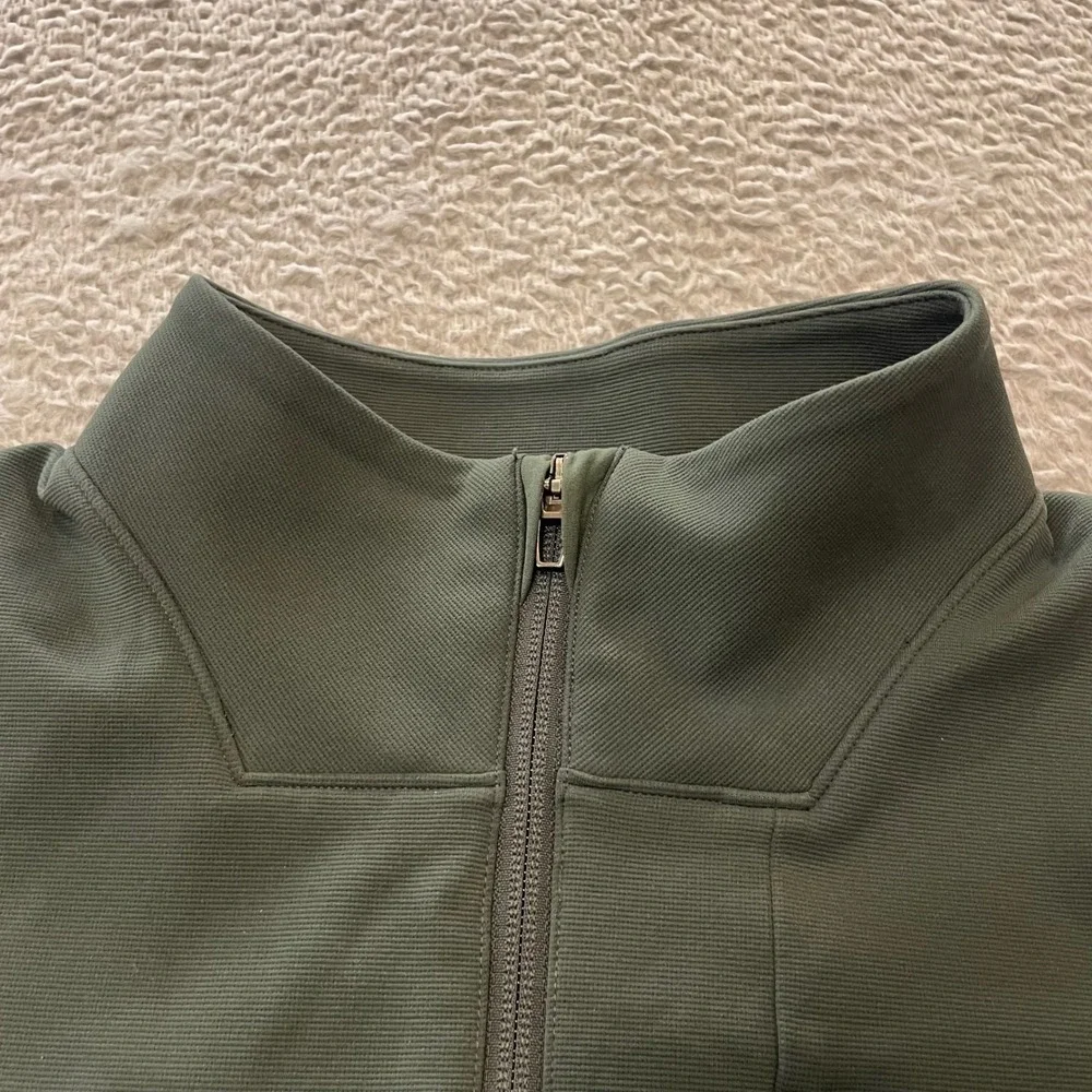 lululemon athletica fading elbows